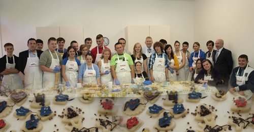 Gruppenbild zum Abschluss der Pralinenherstellung Gruppenbild zum Abschluss der Pralinenherstellung