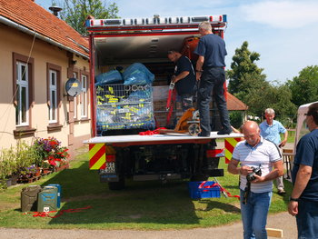 Hilfstransport Bochnia_Ausladen Hilfsgüter Hilfstransport Bochnia_Ausladen Hilfsgüter