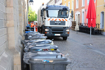 Abfallabfuhr Müllauto Innenstadt SLS